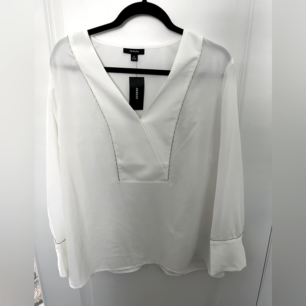 Women’s Alfani V-neck Blouse. XL White with Silver Piping at Neck Yoke and cuffs